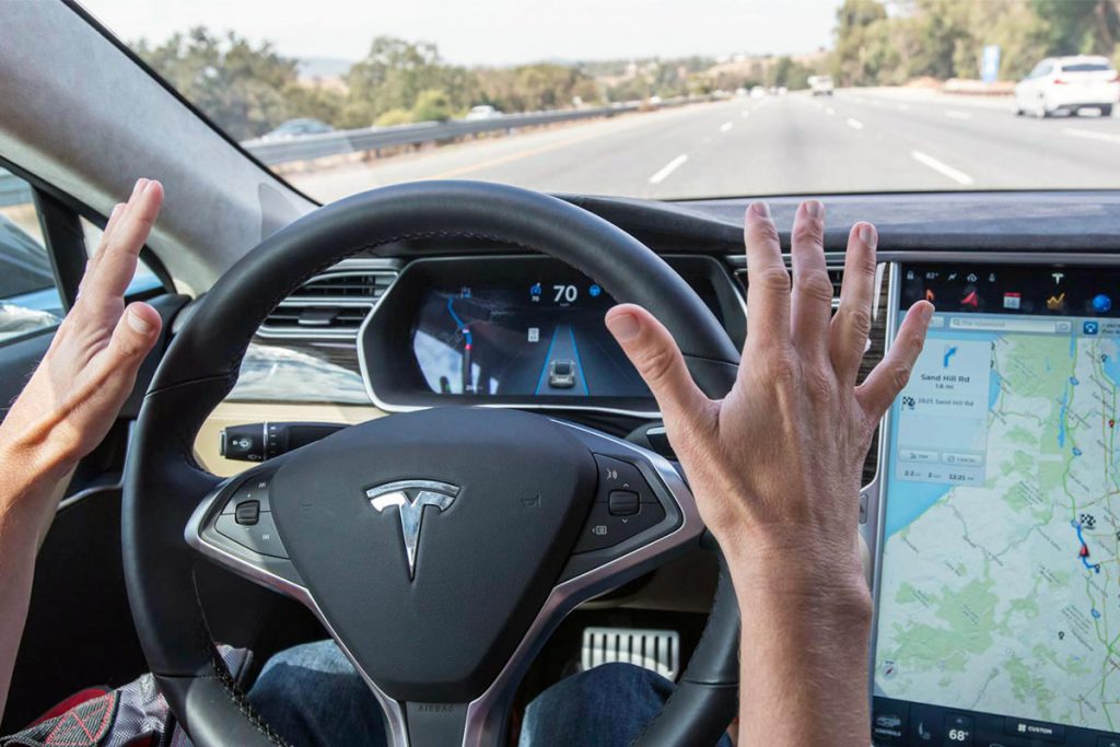 Tesla no desactivará piloto automático
