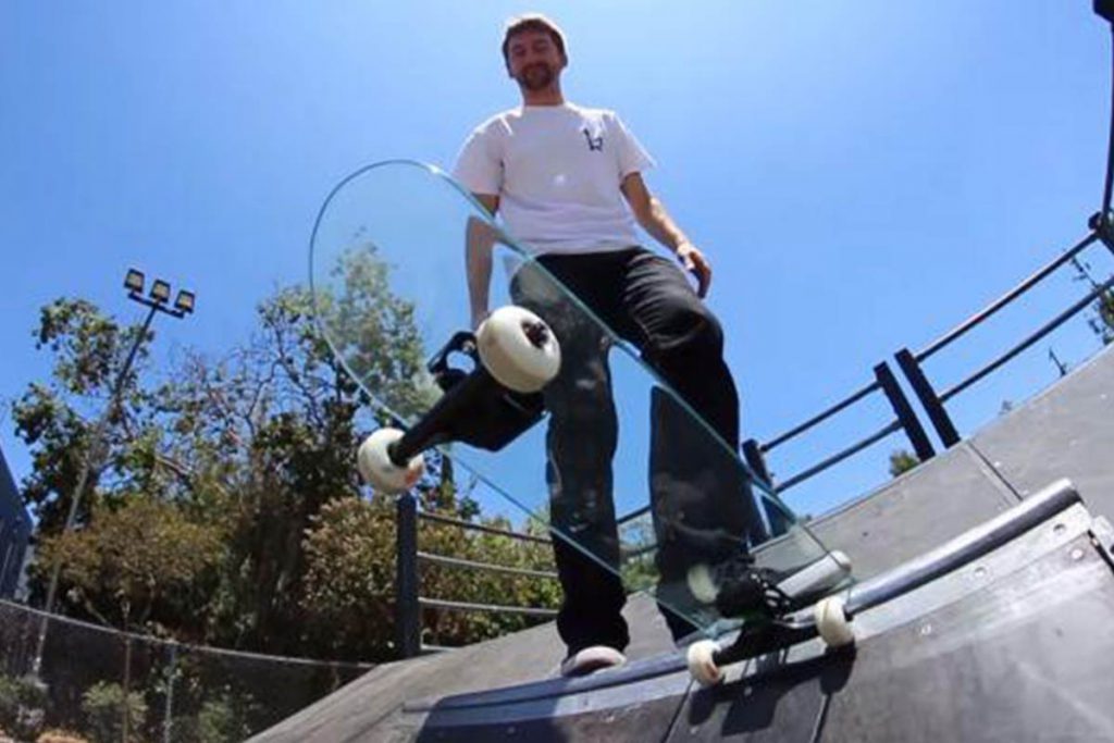 (video) La peligrosa tabla de skate hecha de vidrio