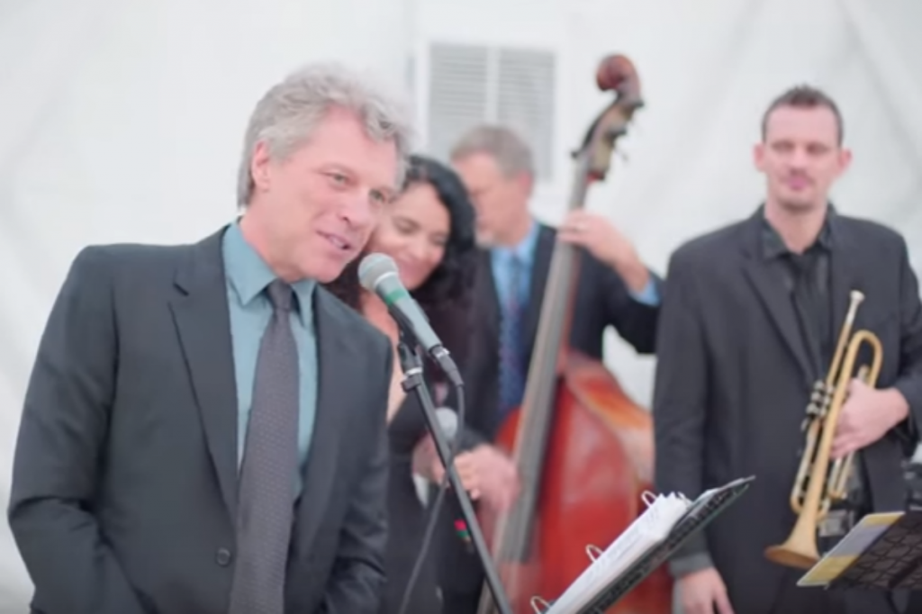 (Video) Obligan a cantar a Bon Jovi en una boda