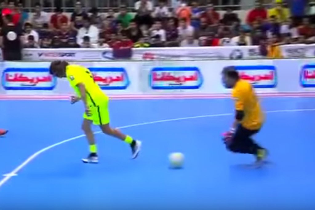 (video) El gol de taco de Carles Puyol al estilo de Ronaldinho