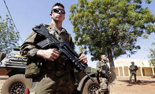 Mueren tres soldados franceses en misión antiterrorista en Libia