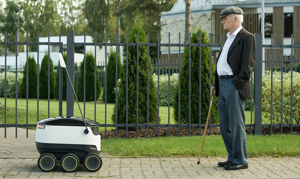 (Video) ¿Tienes hambre?, un robot te llevará la comida