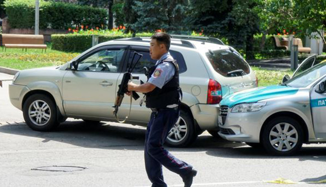 (video) Kazajistán declara alerta máxima en Almaty tras mortal tiroteo