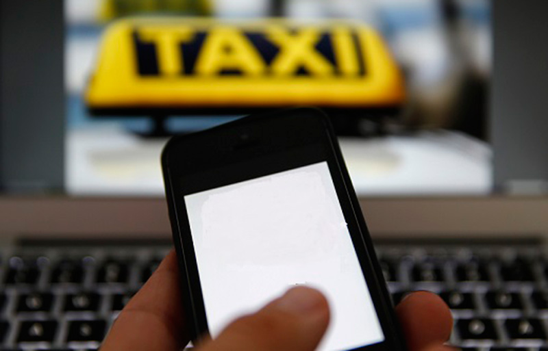 Estudiantes diseñan aplicaciones para optimizar el servicio de taxis