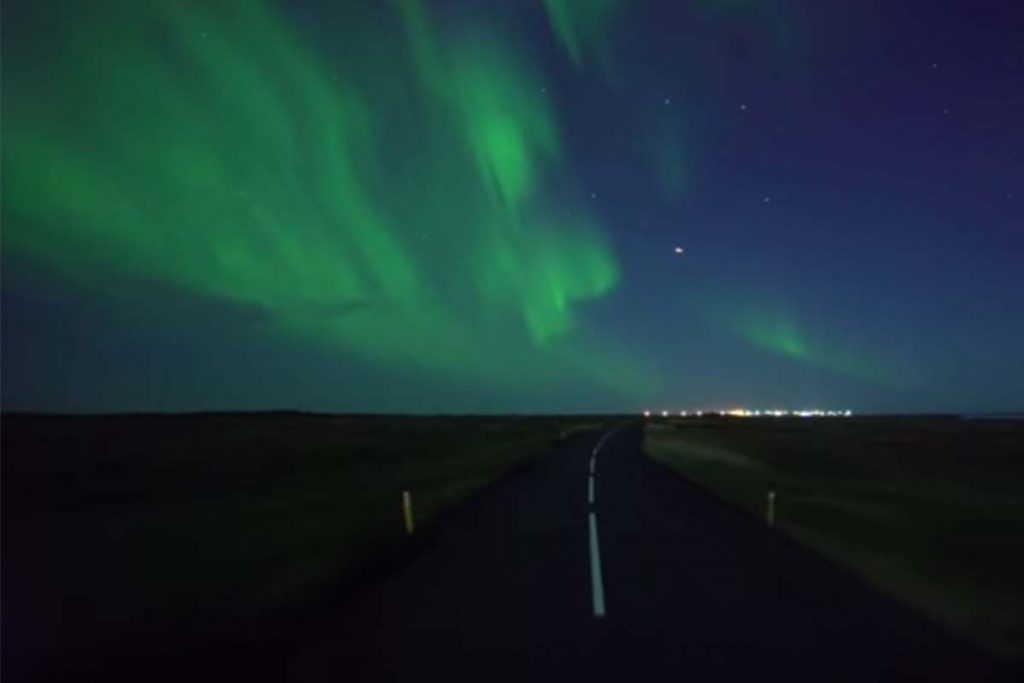 (video) Dron filma espectacular aurora boreal sobre el cielo de Islandia