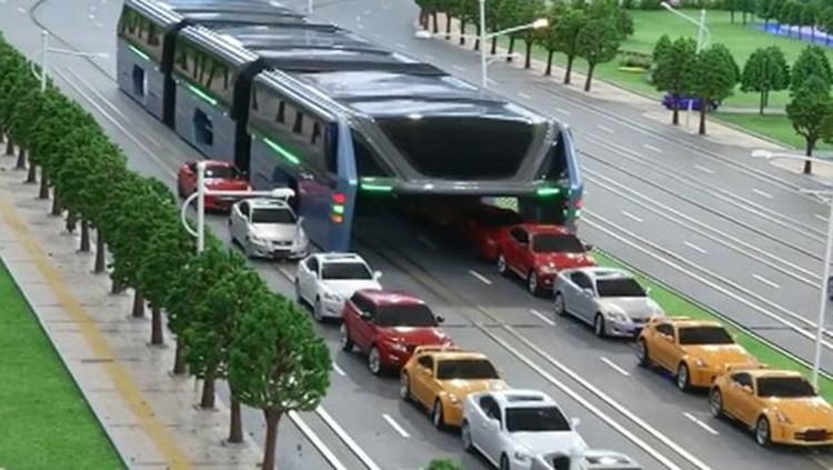 Cuestionan autobús chino elevado