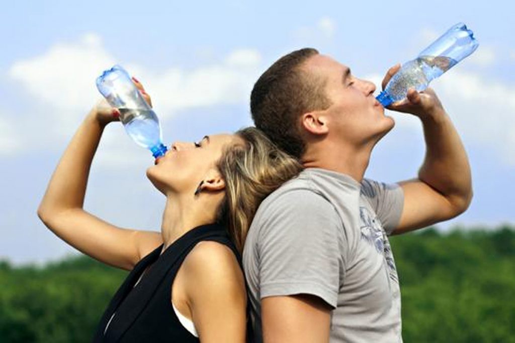 Mito o realidad: beber dos litros de agua