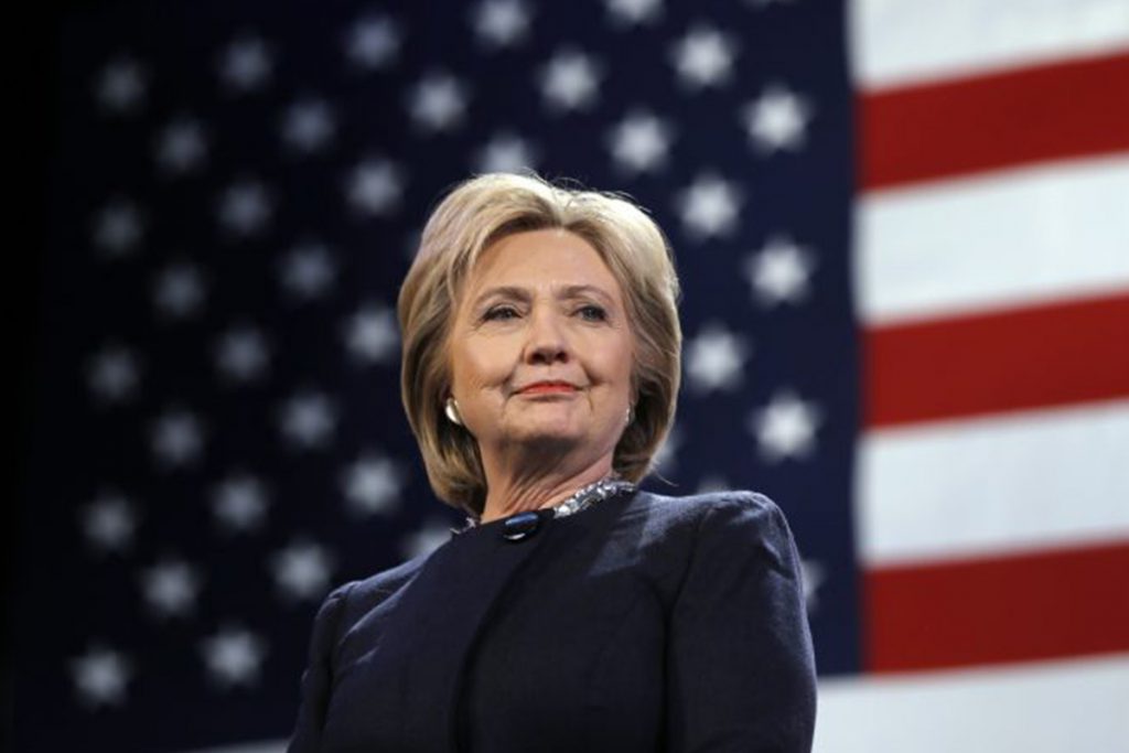 Clinton aventaja a Trump en estados clave