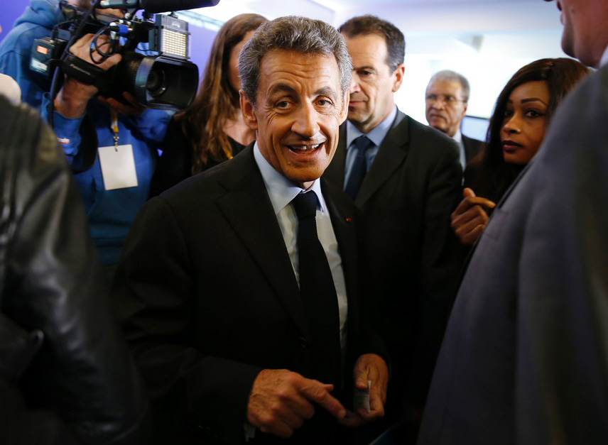 Sarkozy anuncia candidatura a presidencia de Francia