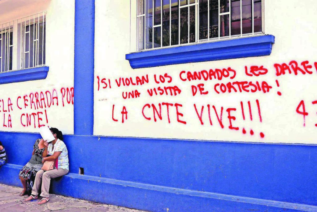 Descuentos a más de 28 mil maestros faltistas