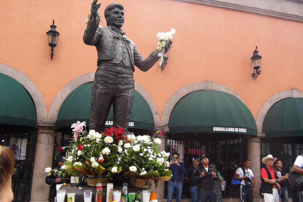 (video) “Amor Eterno” al Divo de Juárez