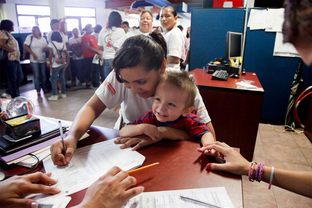 Jefas de familia, con salarios bajos