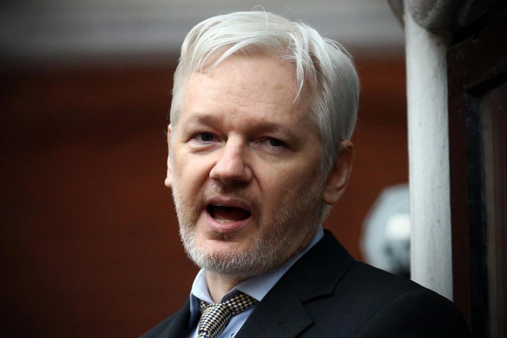Mantienen orden de arresto contra Assange