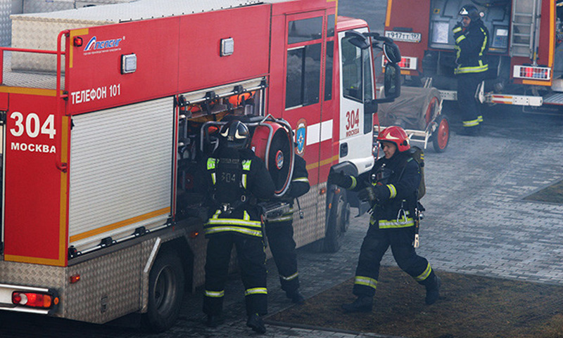Incendio en almacén de Moscú deja al menos 17 muertos