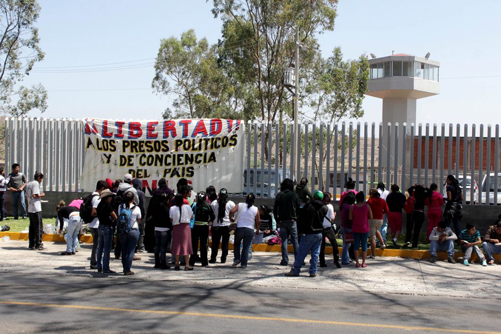 Michoacán: 28 normalistas liberados; 11 a proceso judicial
