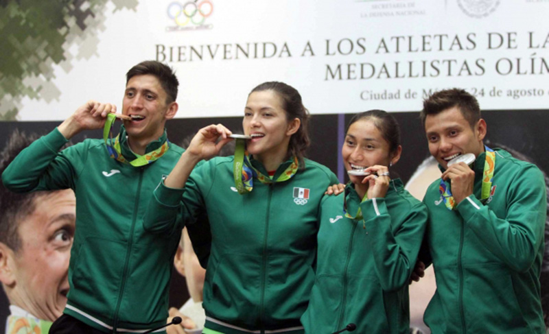 Llegan los medallistas a México