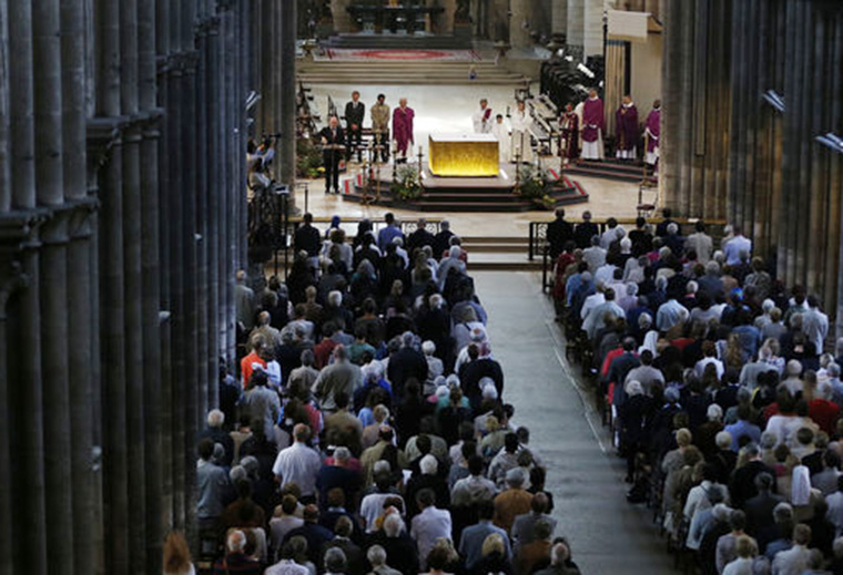 Misa en honor del sacerdote muerto en atentado en Francia