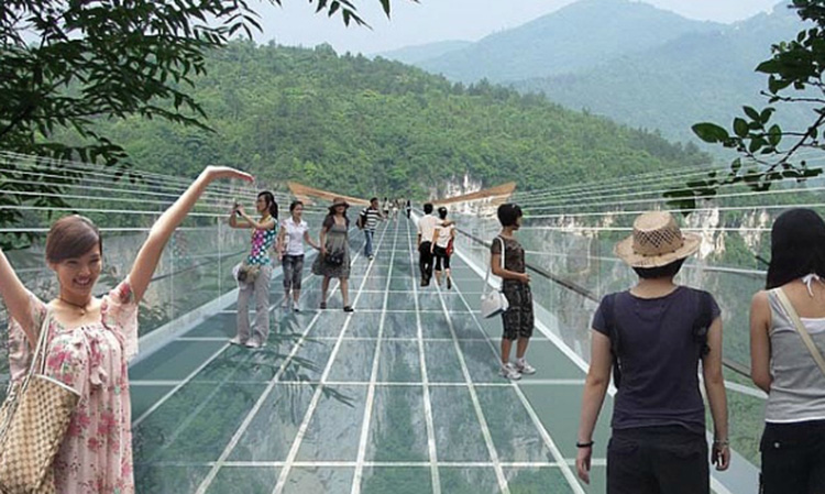 China abrirá al público el puente de vidrio más largo y alto del mundo