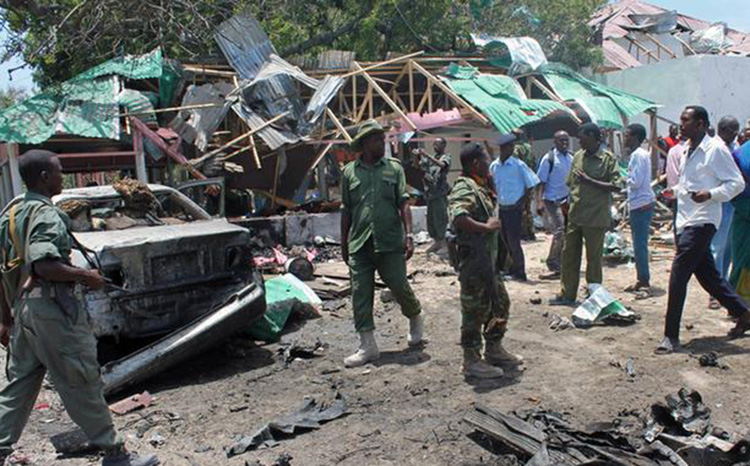 Deja 20 muertos doble atentado suicida de Al-Shabaab en Somalia