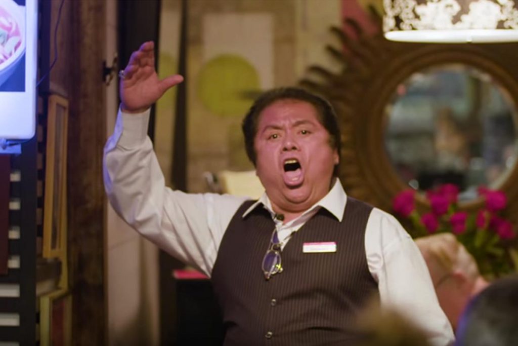 (video) Alejandro, el tenor mexicano de un restaurante coreano