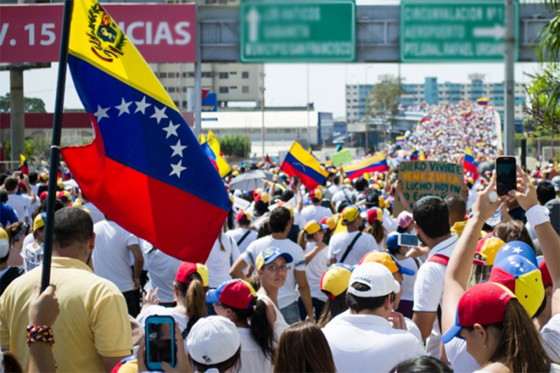 Oposición venezolana «cocina» llamado a desobediencia civil