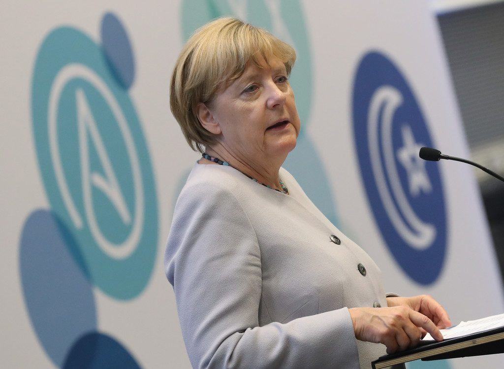 (video) ¿Inmigración, «dolor» para Merkel?