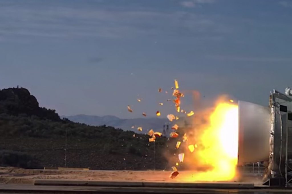 (video) Impactante imagen del escape de un cohete en cámara lenta