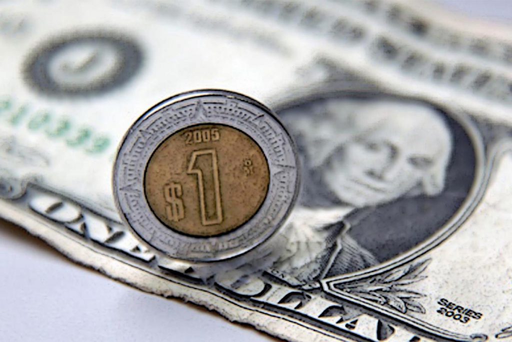 Dólar cierra la jornada en $20.96 en bancos