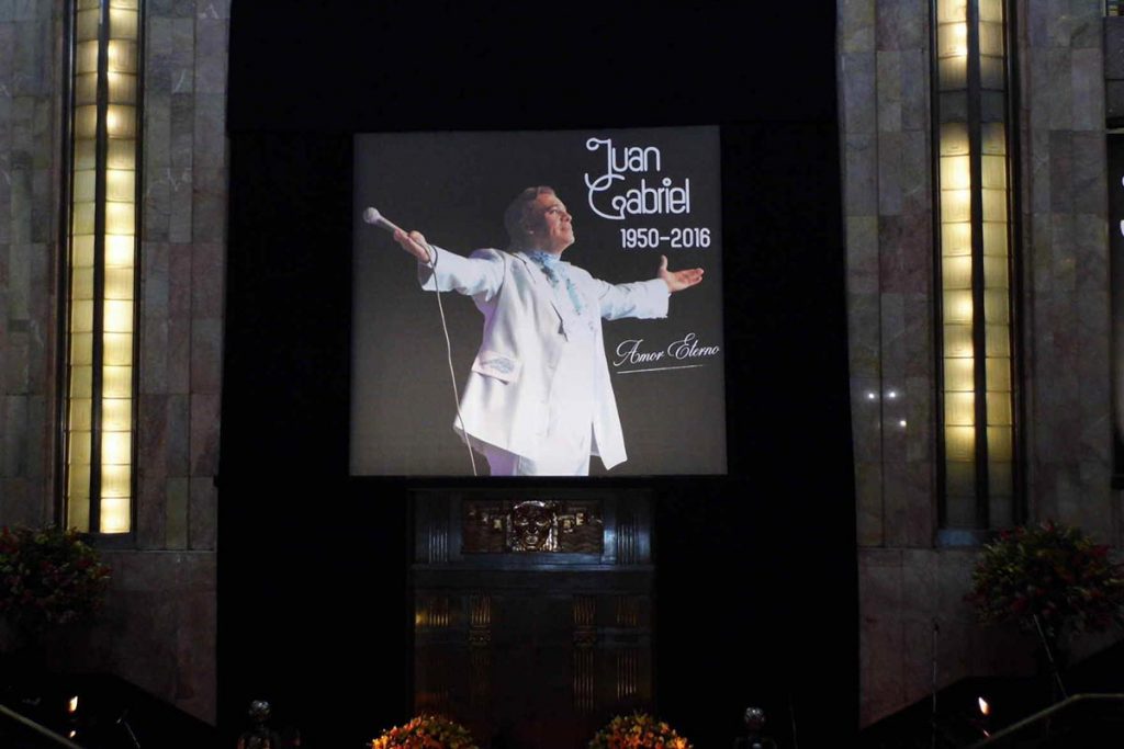 Donde estés hoy y siempre, nos quedamos contigo… Juan Gabriel