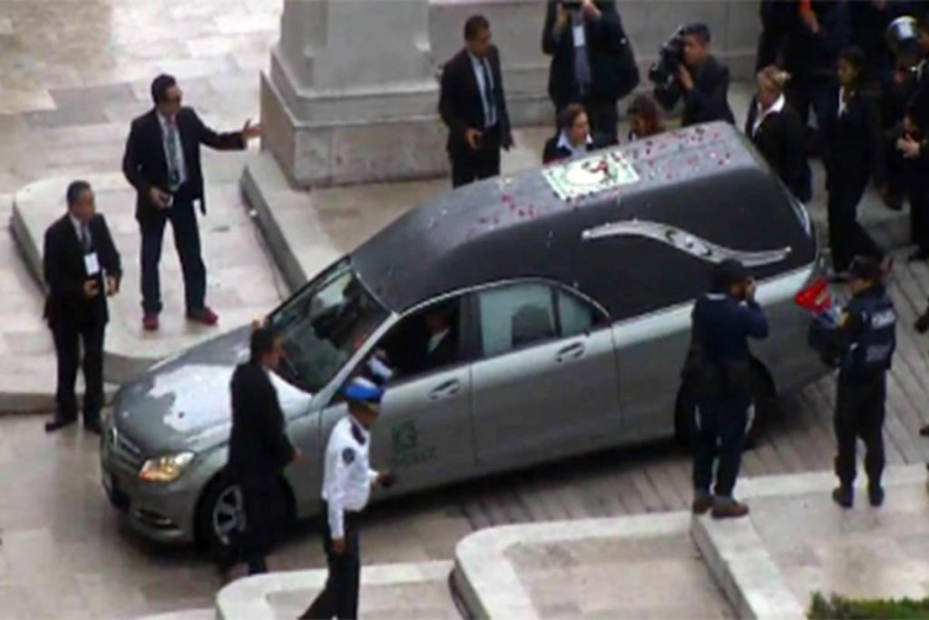 Llegan las cenizas de Juan Gabriel a Bellas Artes