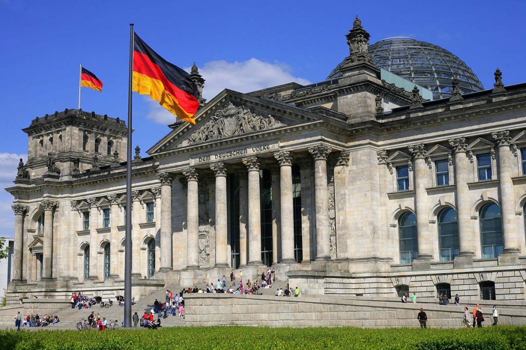 En Alemania, proponen reducción de impuestos a contribuyentes