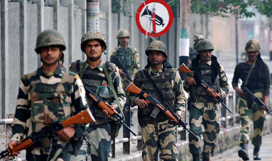(video) Mueren 17 soldados indios y cuatro milicianos en ataque a base militar