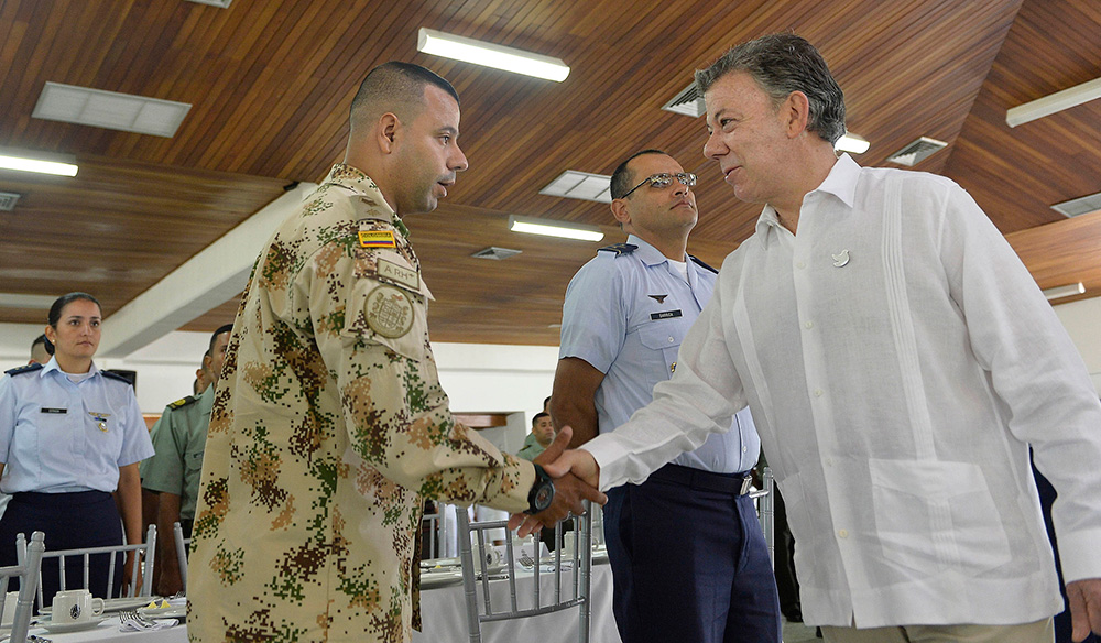 Juan Manuel Santos destaca papel de militares en logro de la paz