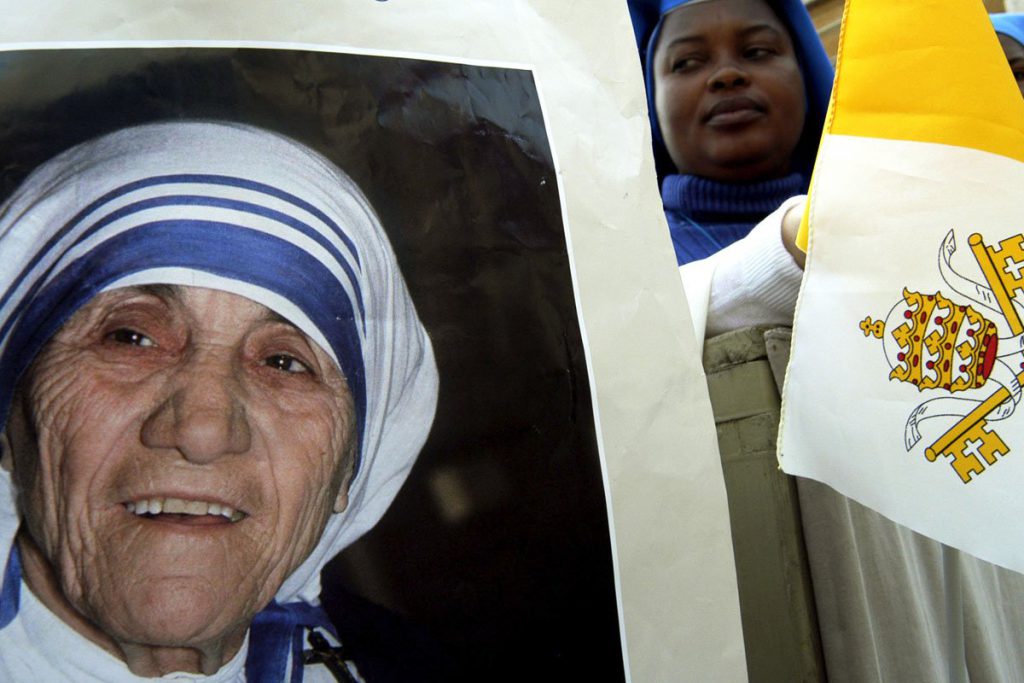 Investigan fundaciones de la Madre Teresa por robo de bebés