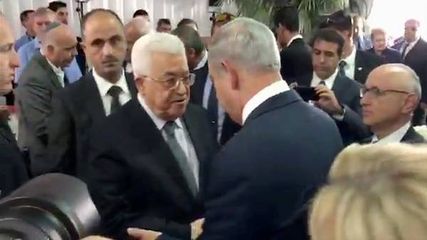 (video) Abbas y Netanyahu se dan la mano, ¿habrá paz?
