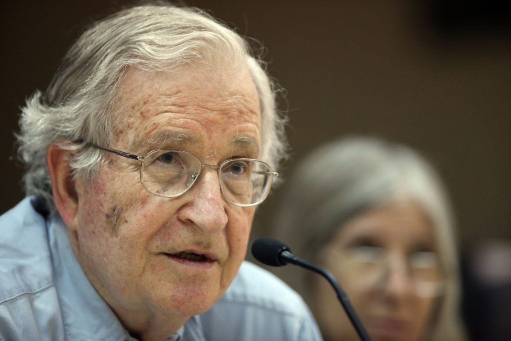 «El malestar social amenaza la democracia»: Chomsky