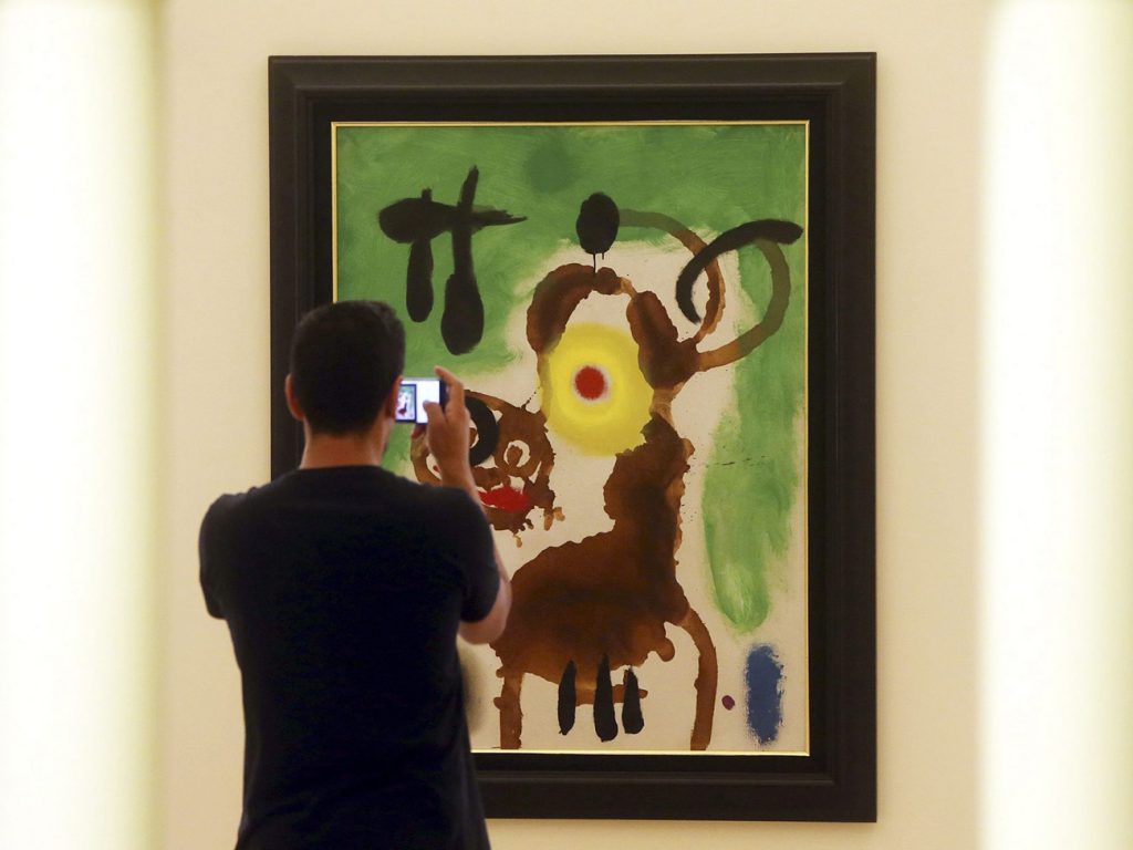Joan Miró sale de su crisis, reaparece en Oporto