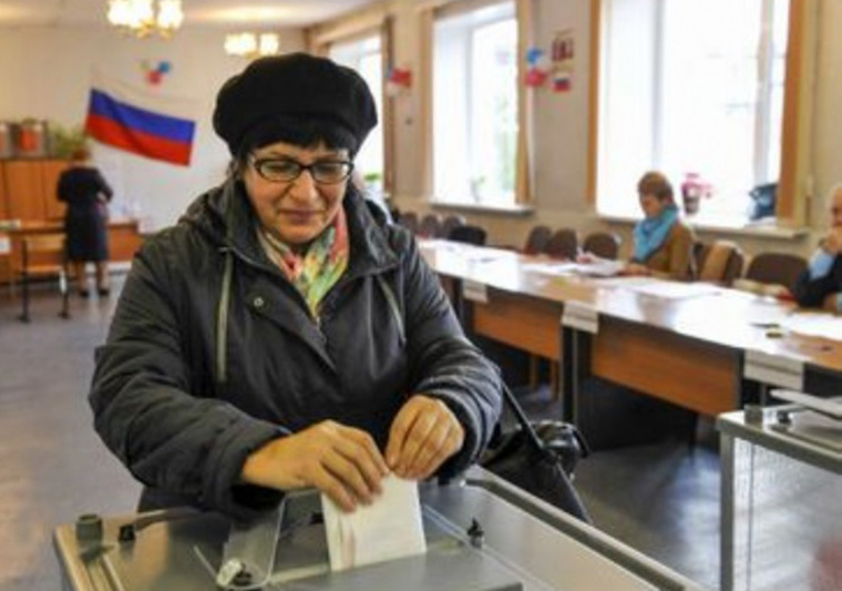 (video) Celebra Rusia parlamentarias con el partido en el poder como favorito