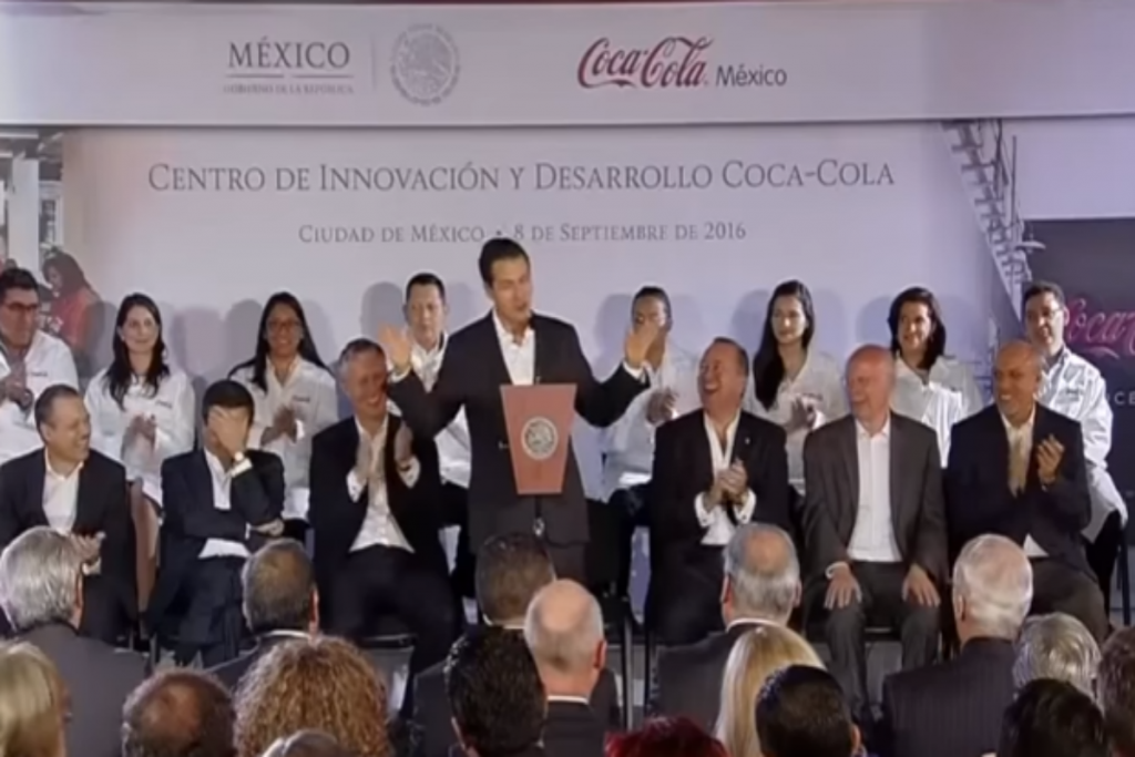 Peña Nieto aseguró que toma Coca-Cola ¿beneficio o problema para la marca?