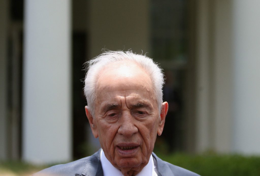Registra Shimon Peres ligera mejoría en su salud