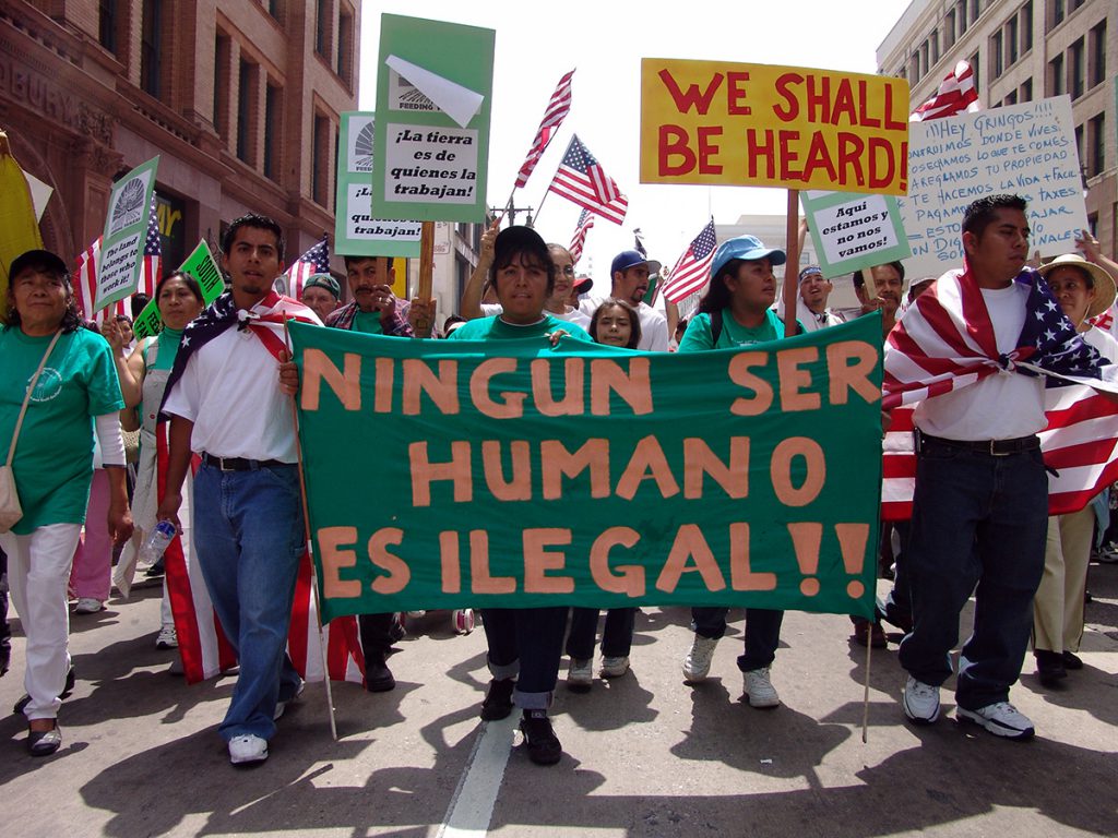 EEUU perdería 900,000 mdd en una década por deportaciones