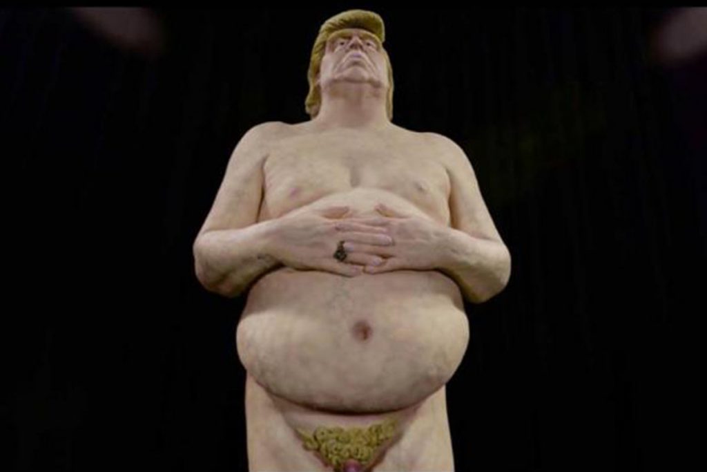 Estatua deDonald Trump desnudo aparece en Miami