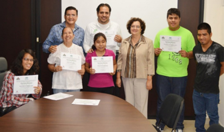 Universidad de Tamaulipas gradúa a estudiantes con discapacidad