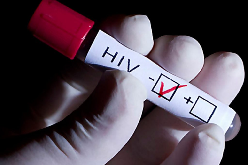 Plasmar en la Constitución derechos de personas con VIH/Sida
