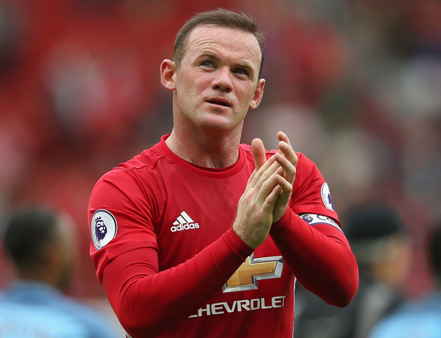 Rooney busca más goles tras romper récord de “ManU”