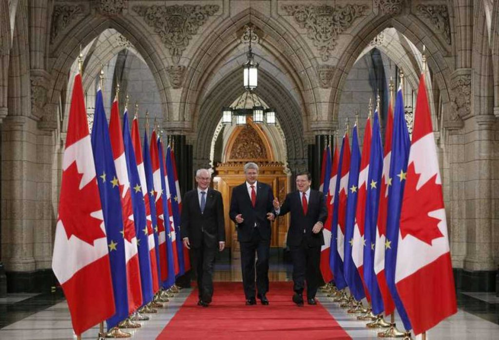 No descarta la UE su pacto con Canadá