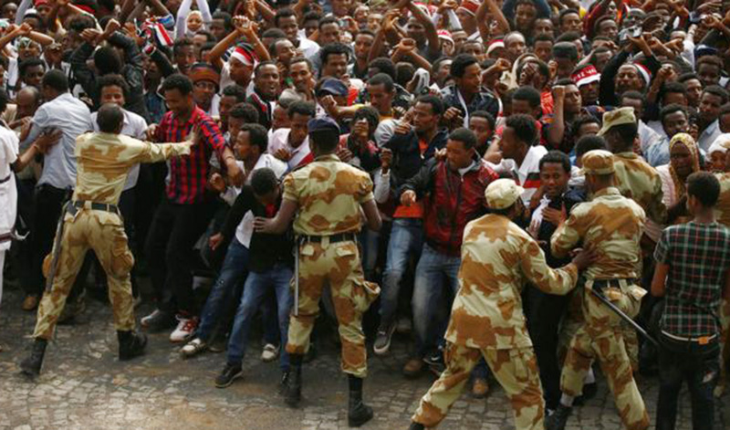 (video) Estallan protestas en Etiopía por víctimas en estampida humana