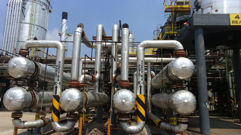 Baja producción de Pemex afecta a industria química