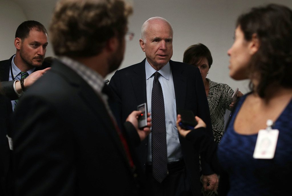 John McCain retira su apoyo a Trump