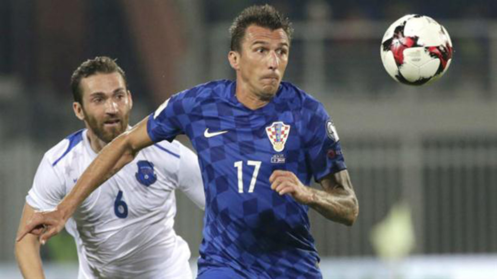 «Hat trick» de Mandzukic y Croacia golea 6-0